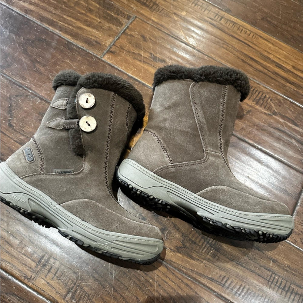 Hi-Tec Vlite Thinsulate Waterproof Chukkas Brown and‎ Black Winter Boots Size 7